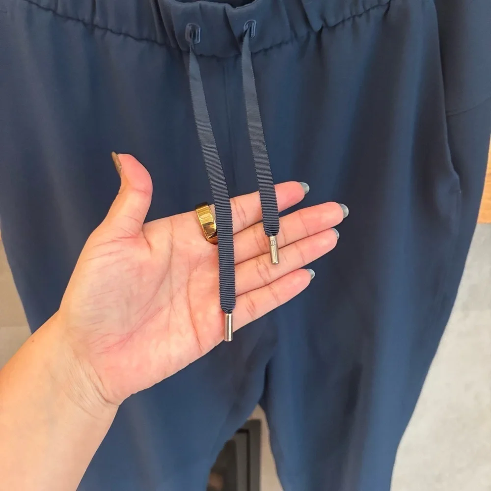 Lululemon On The Fly Jogger,‎ Size 8